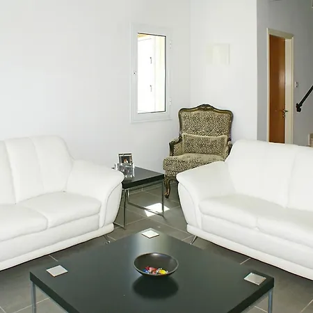 Pamela Villa Paralimni